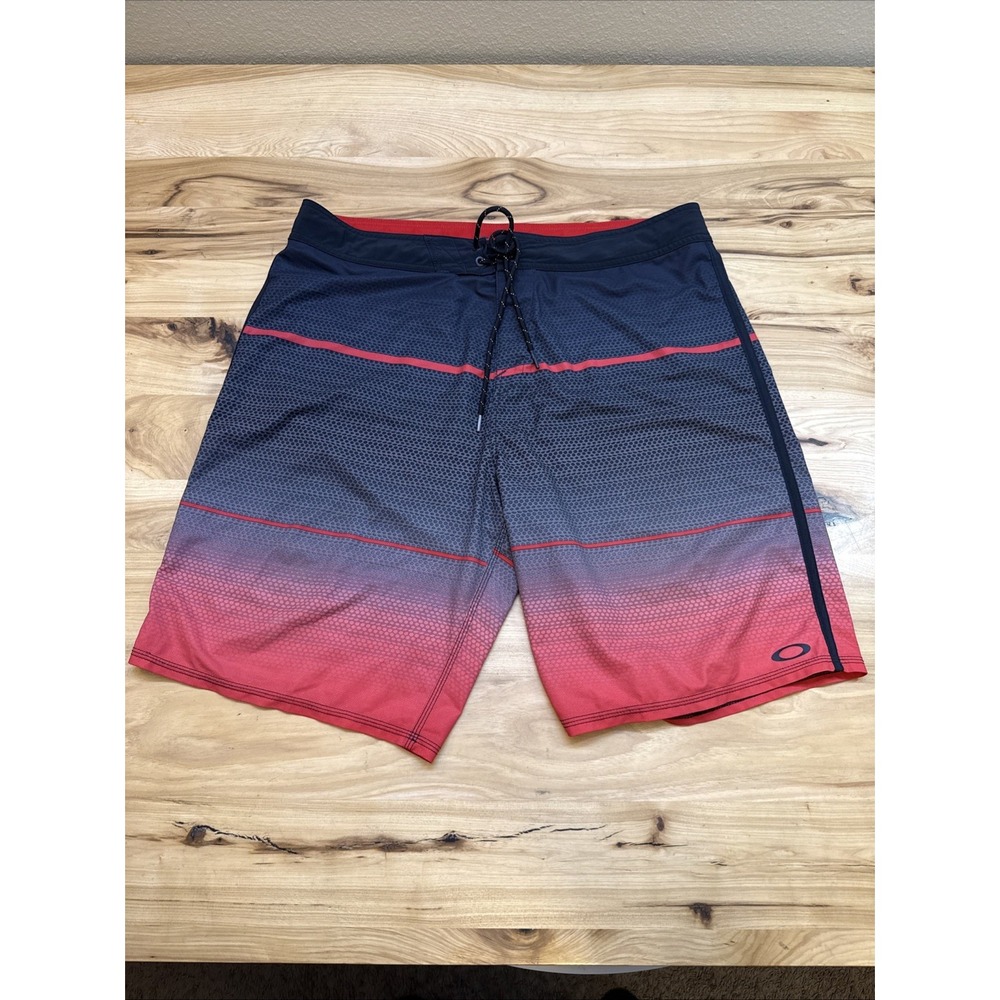 Oakley Men's Drawstring Style Tailored Fit Board Shorts Size 38 Black/Red